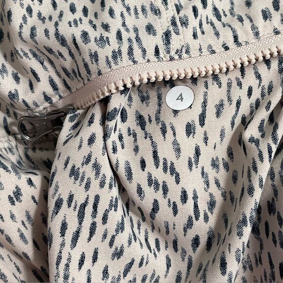 Lululemon Step Lively Crop Pants Dottie Dash Grain‎ Black Women’s Size 4 - Picture 9 of 9